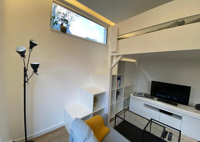 Schoene, Moderne Wohnung Mit Grosszuegiger Terasse